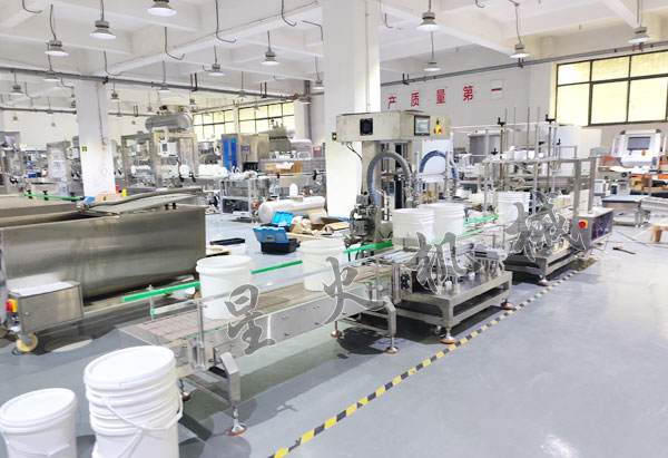 果蔬汁饮料灌装生产线 小型果汁果酱灌装生产线星火厂房研发基地实拍图