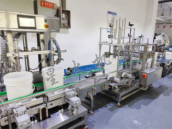 化工称重灌装生产线设备细节图