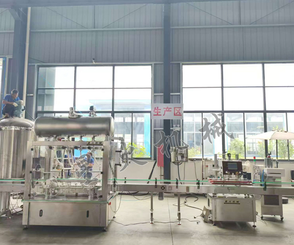 全自动液体肥称重灌装机实拍展示