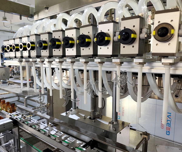 12头化工液体自动灌装机细节展示